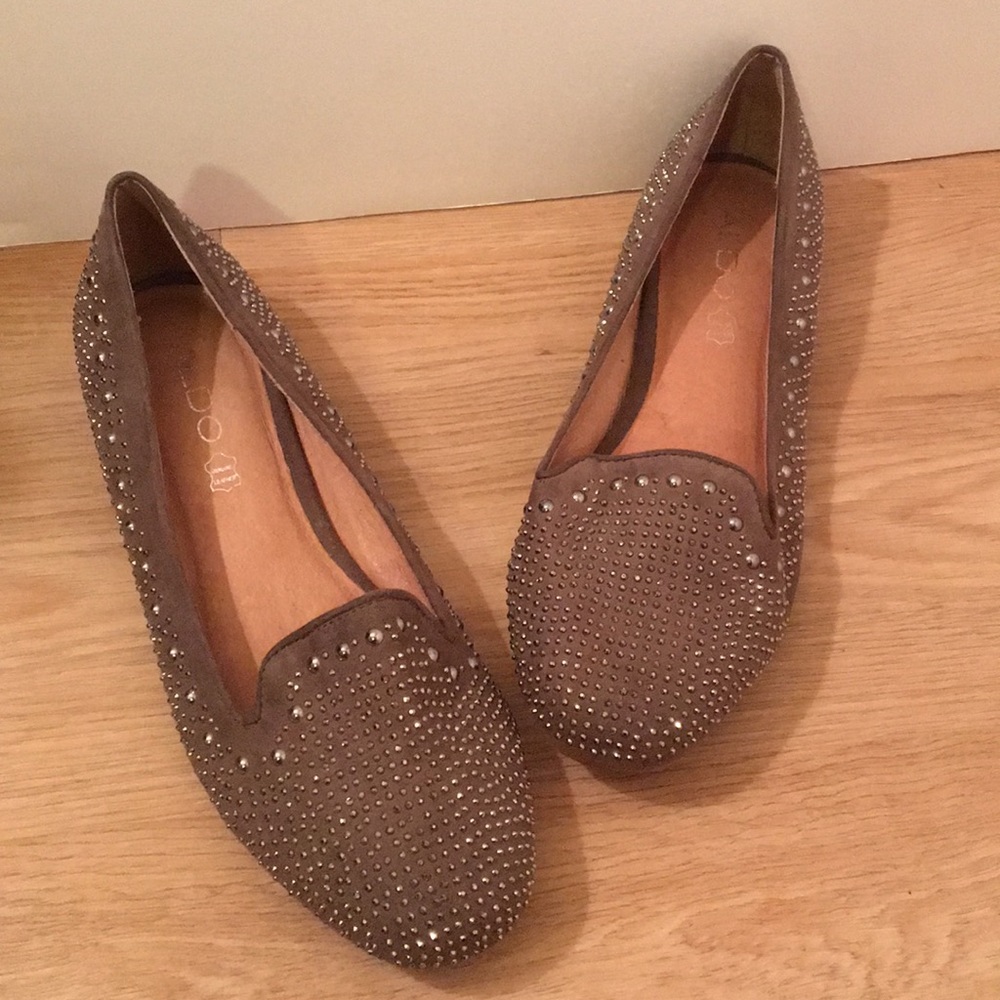 ALDO Pewter Sparkle flats, size 7.5